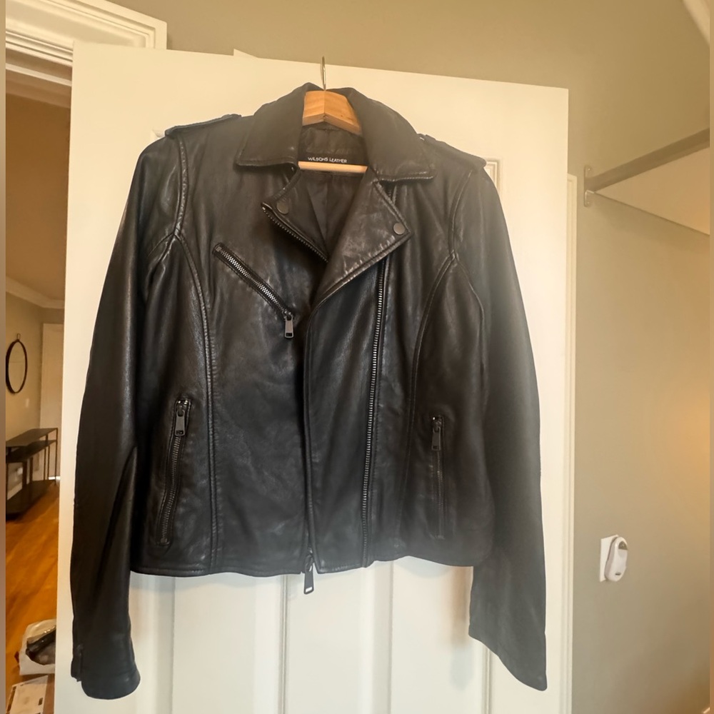 100% Leather Classic Black Jacket Women’s. Small. NWOT
